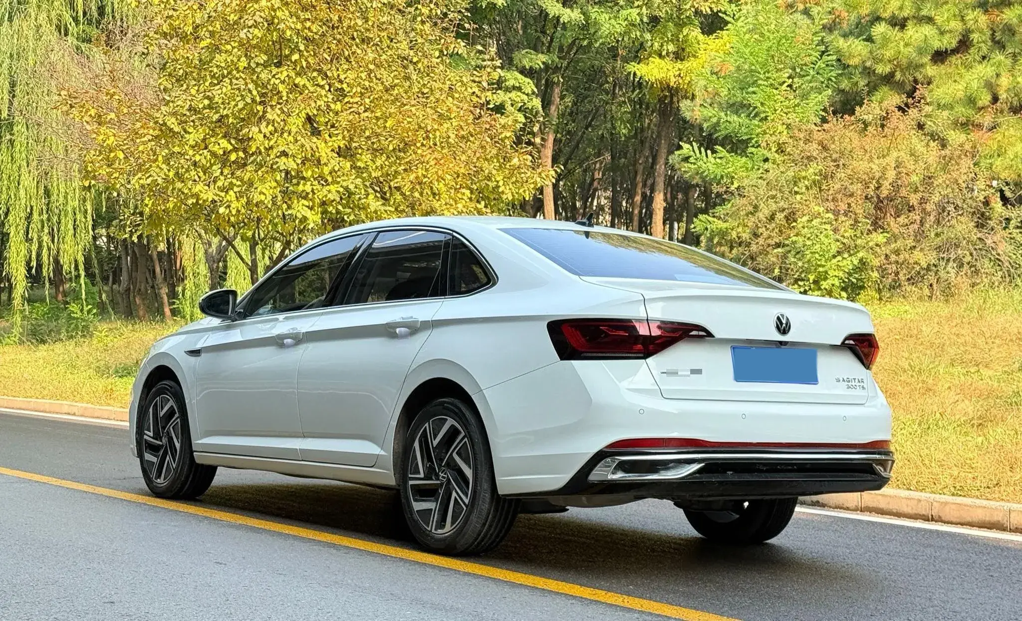 2023 VOLKSWAGEN SAGITAR thumbnail 4