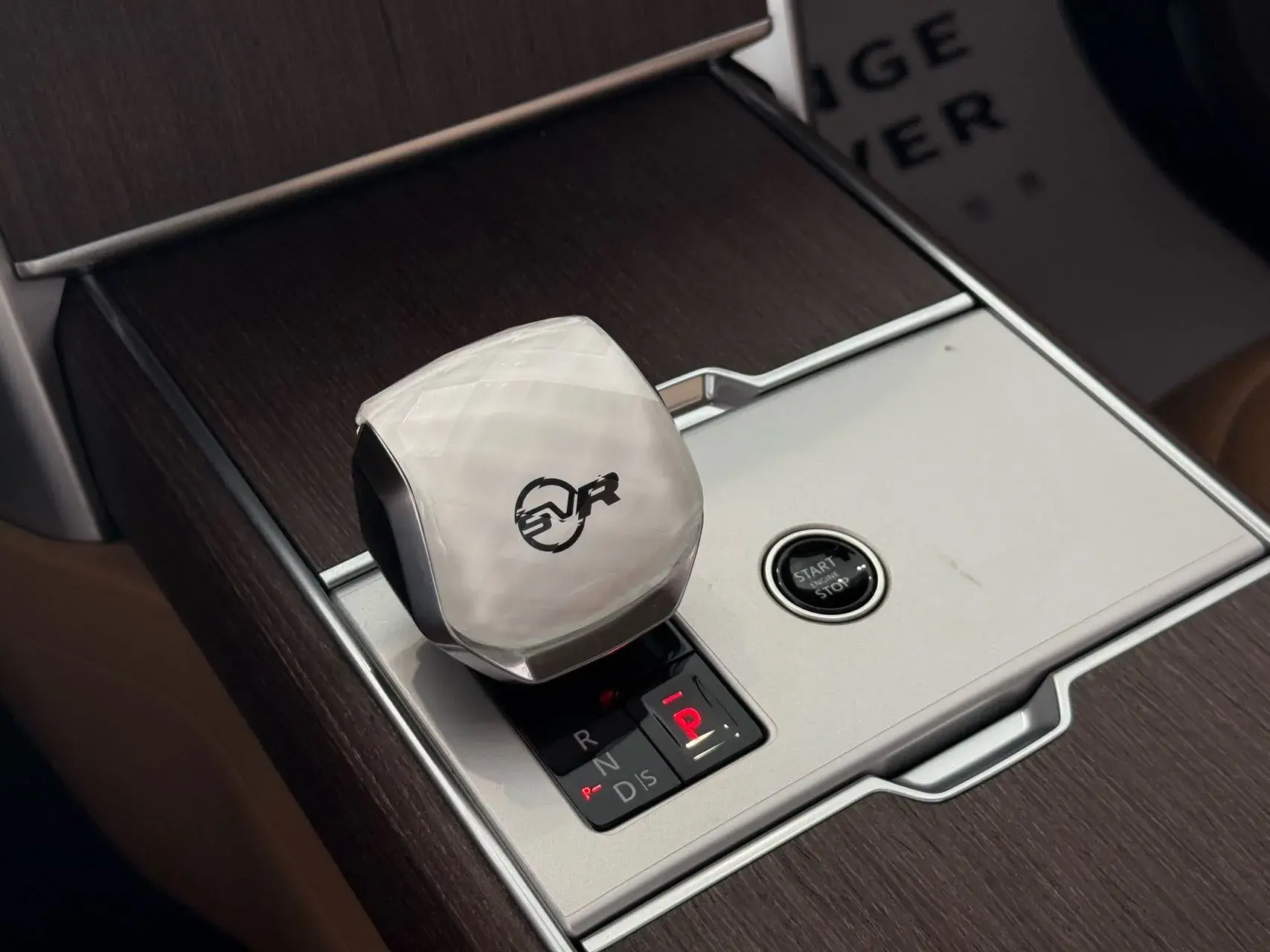 2025 LAND ROVER thumbnail 4