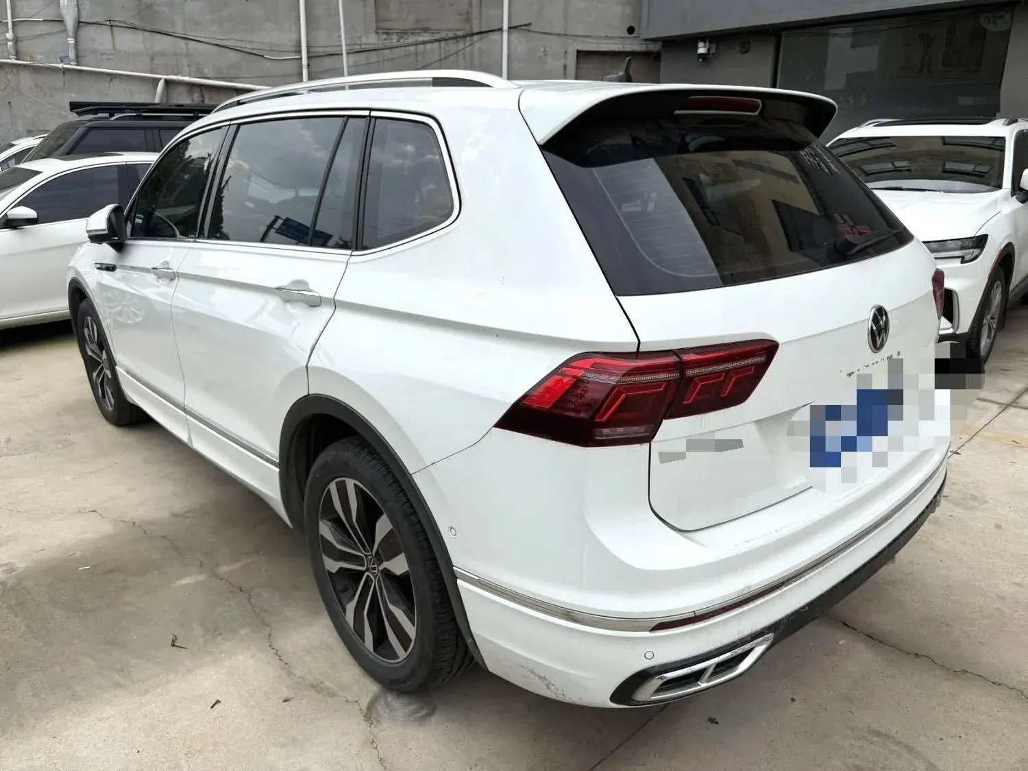 2024 VOLKSWAGEN TIGUAN thumbnail 2
