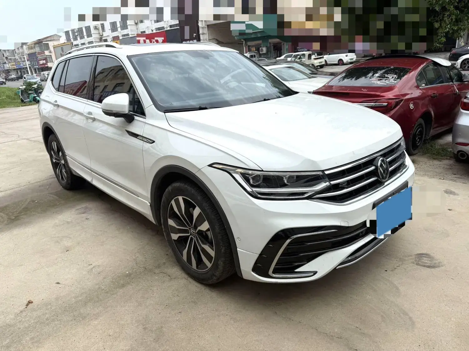 2024 VOLKSWAGEN TIGUAN thumbnail 3