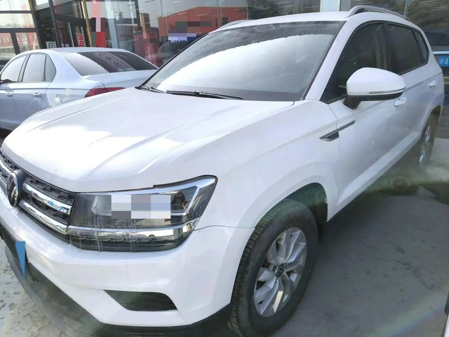 2022 VOLKSWAGEN THARU view 1