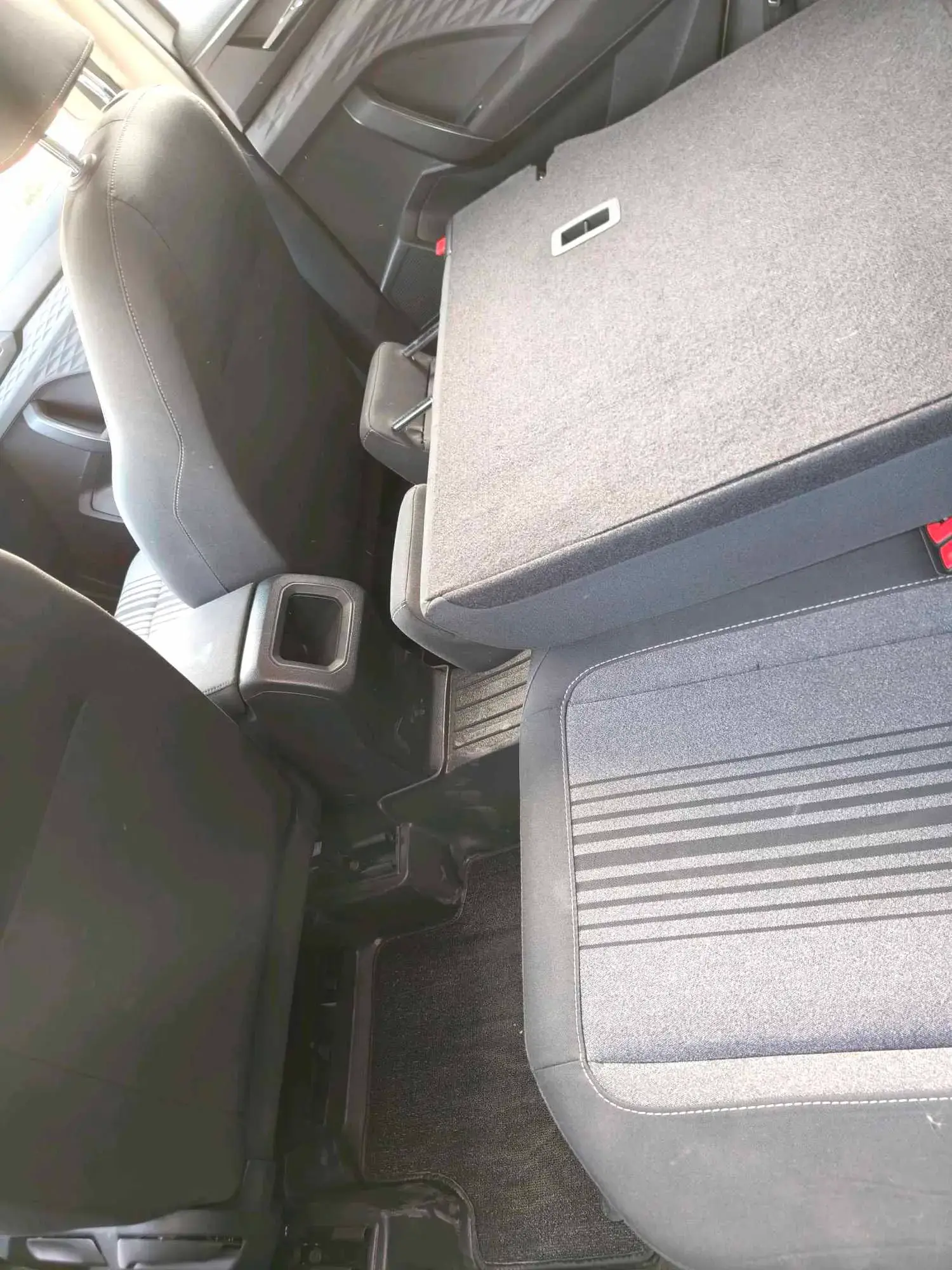 2022 VOLKSWAGEN THARU thumbnail 4