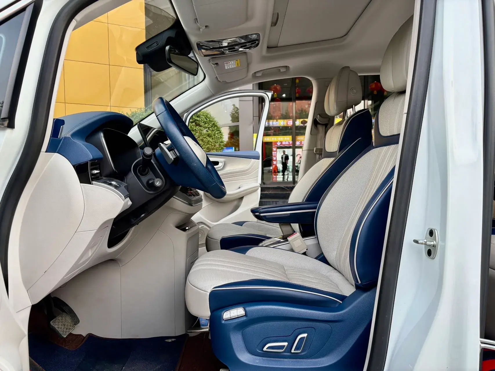 2021 ROEWE IMAX8 thumbnail 4