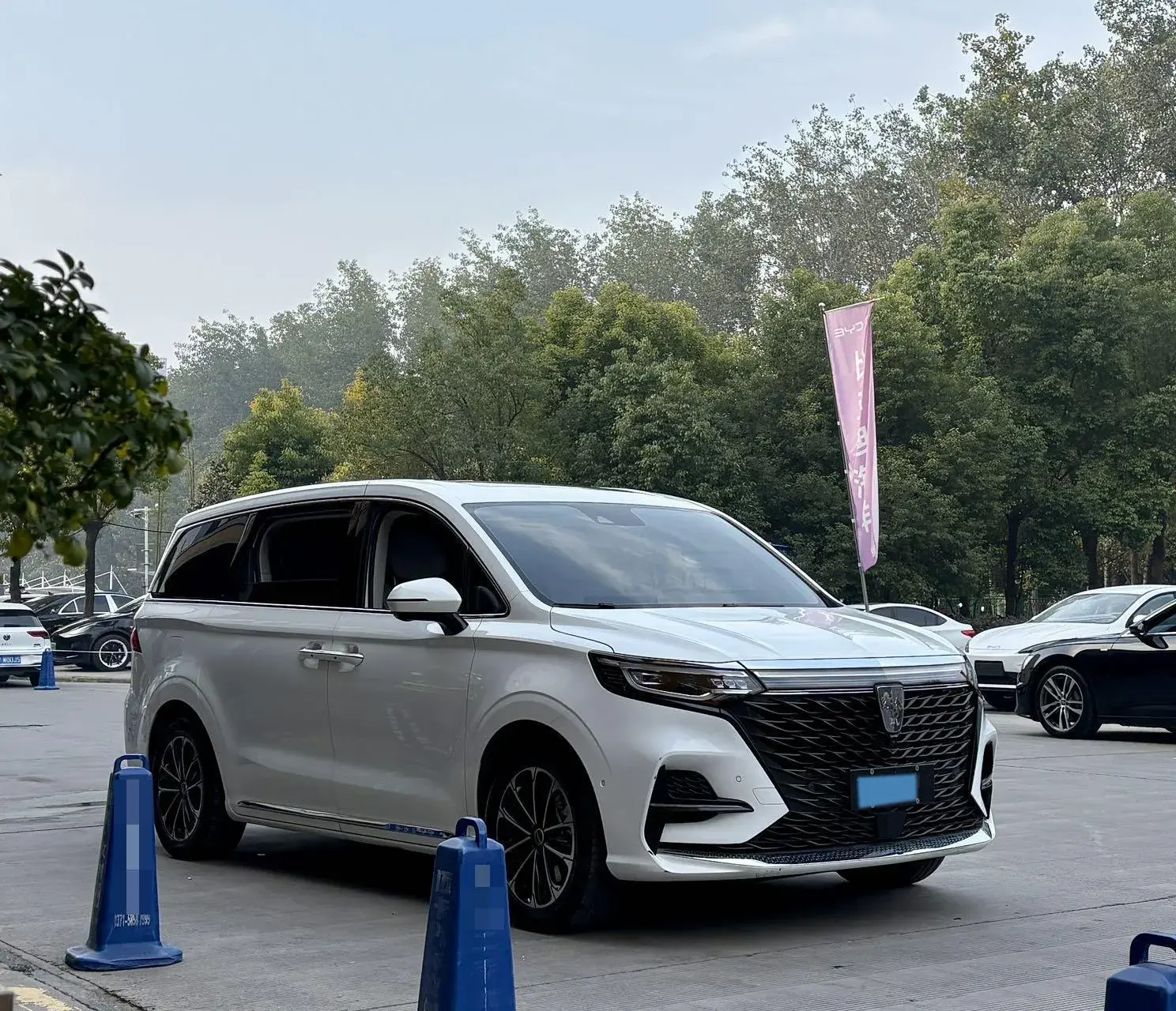 2021 ROEWE IMAX8 thumbnail 3