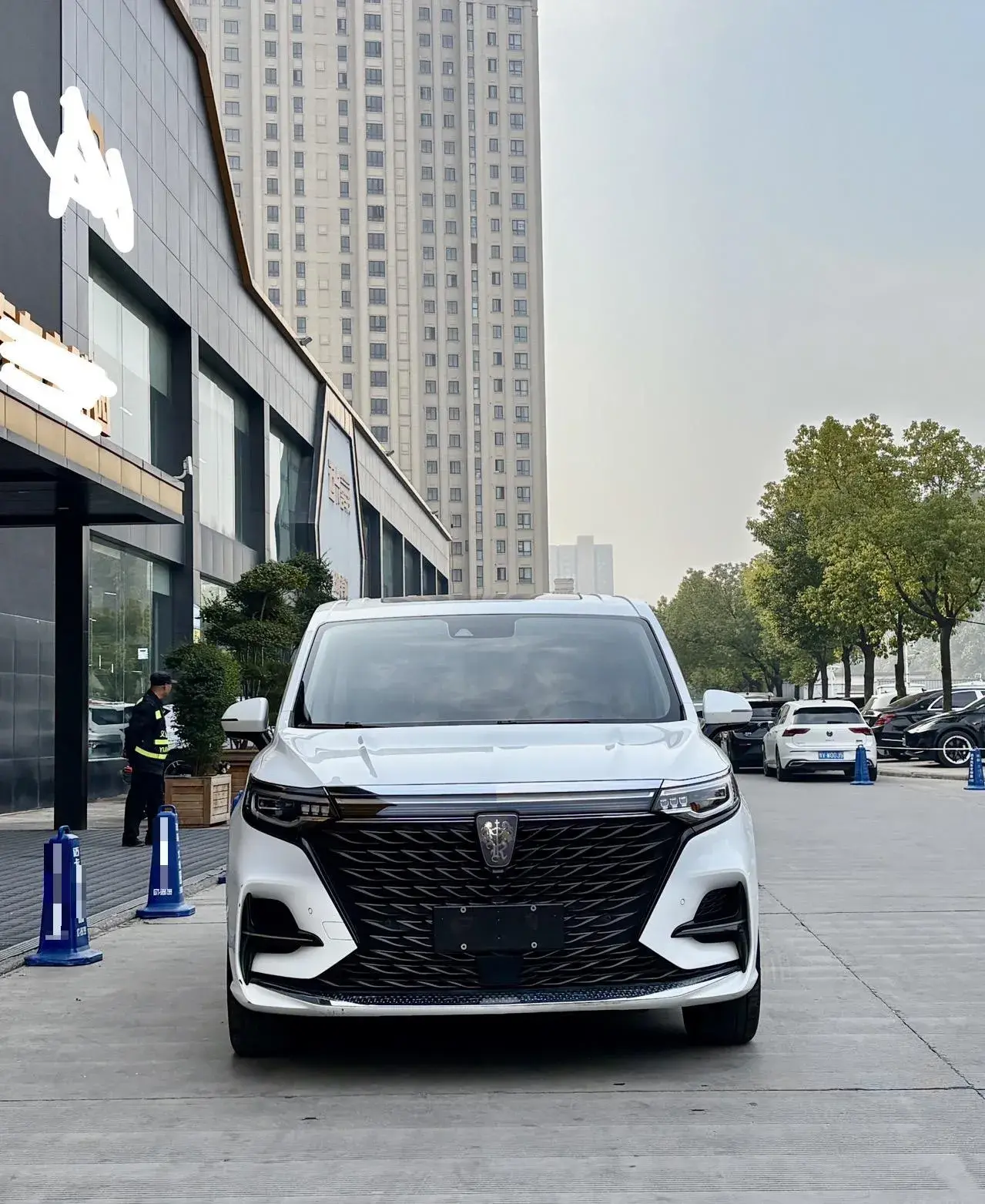 2021 ROEWE IMAX8 thumbnail 2