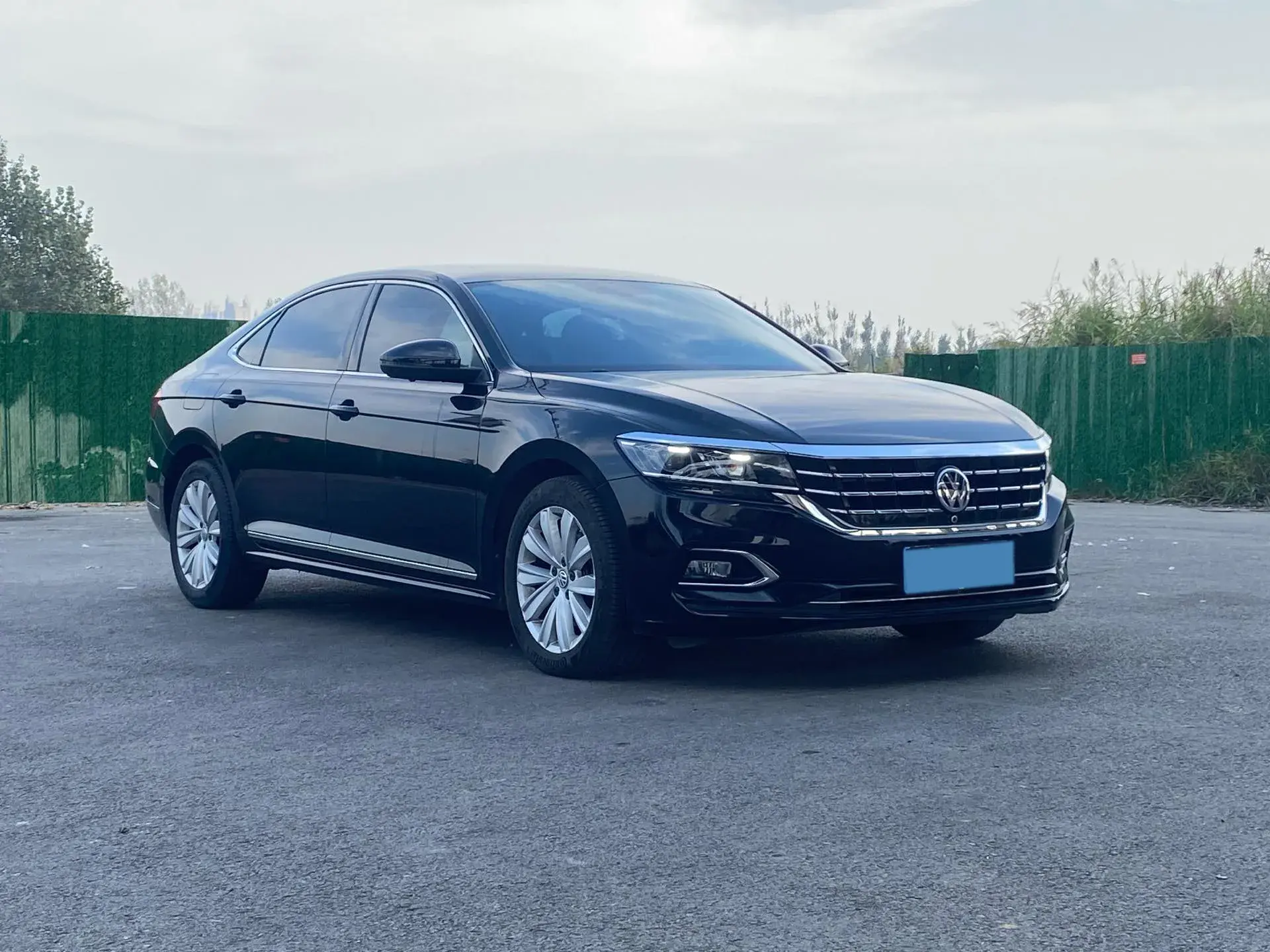 2019 VOLKSWAGEN PASSAT thumbnail 2