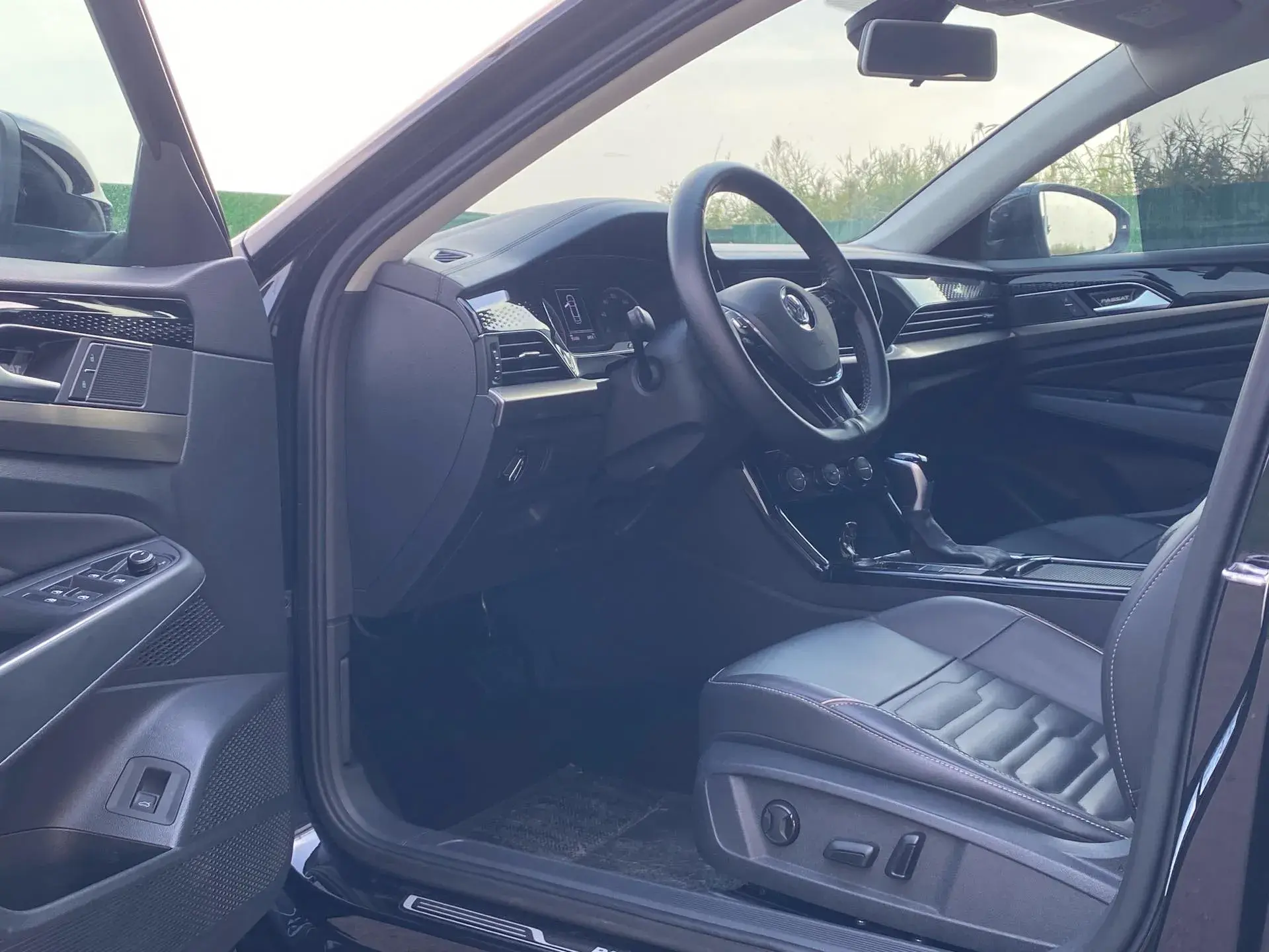 2019 VOLKSWAGEN PASSAT thumbnail 4