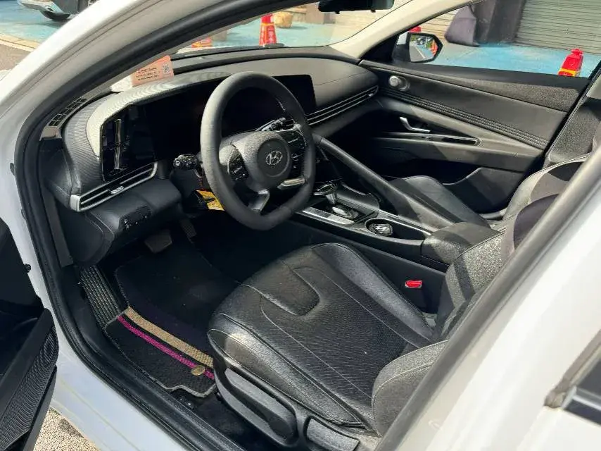 2021 HYUNDAI ELANTRA thumbnail 4