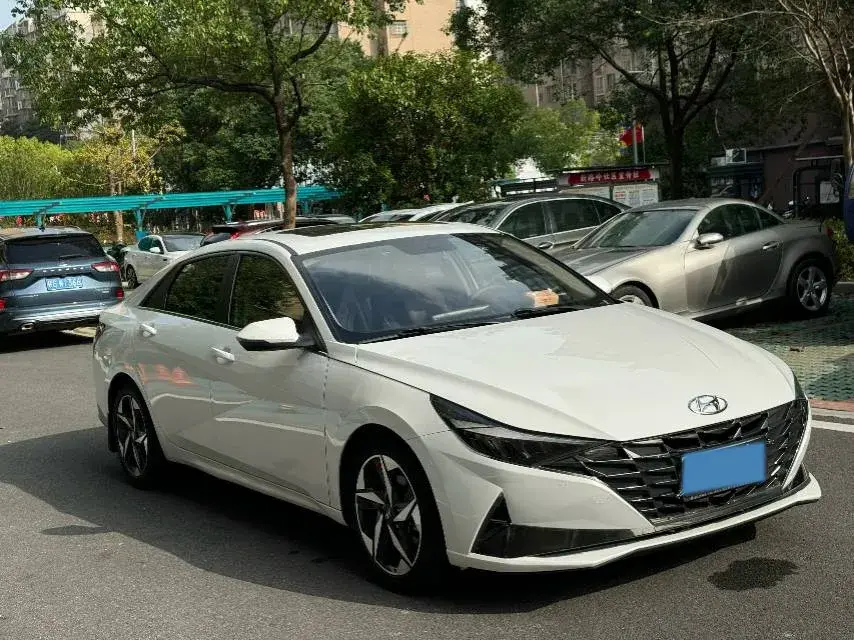 2021 HYUNDAI ELANTRA thumbnail 3