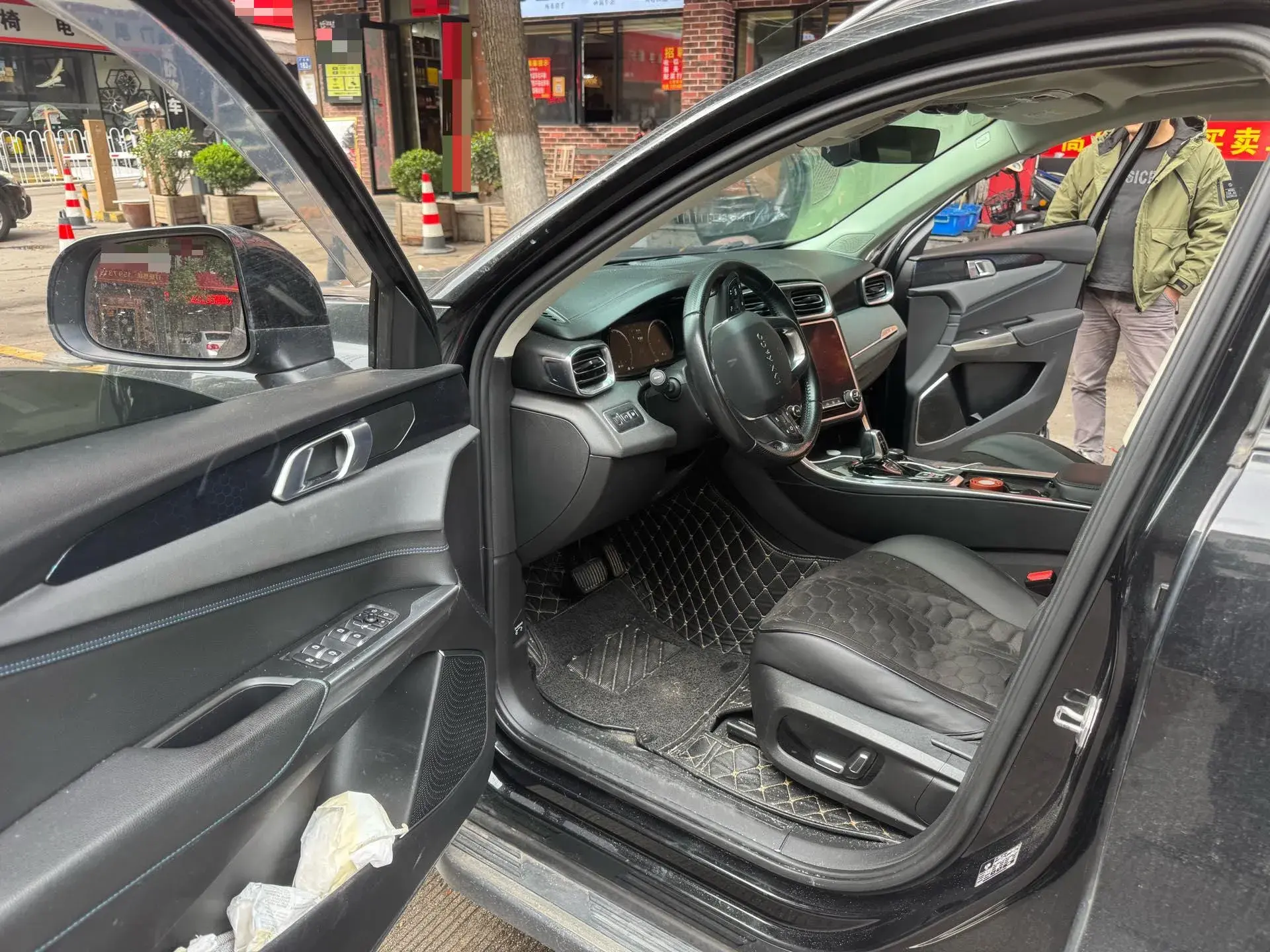 2018 LYNK&CO 01 thumbnail 4