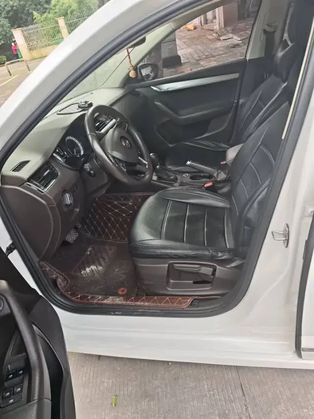 2018 SKODA OCTAVIA thumbnail 4