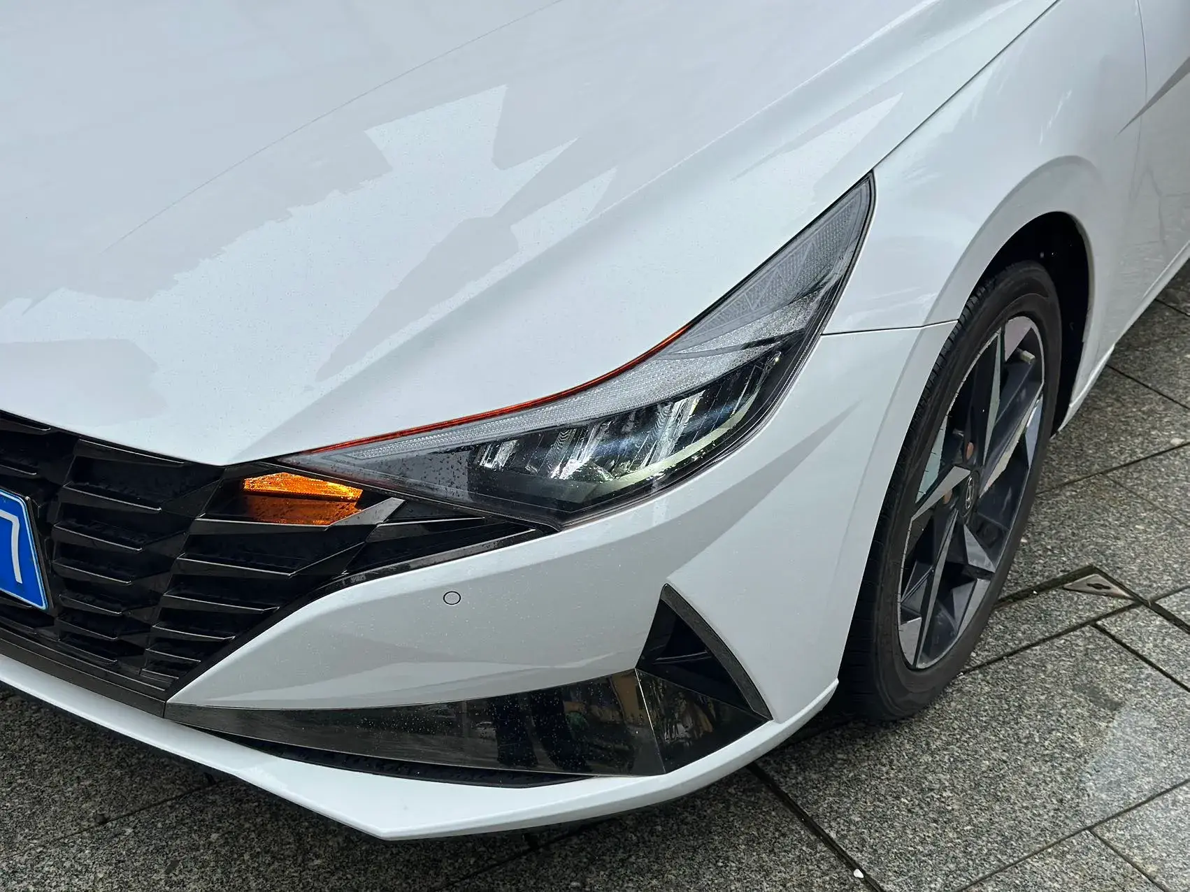 2021 HYUNDAI ELANTRA thumbnail 3