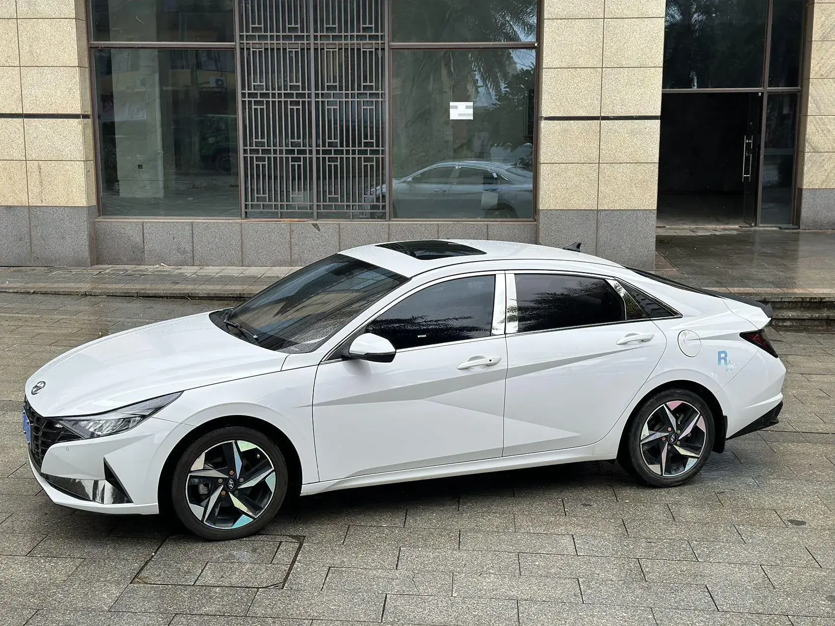 2021 HYUNDAI ELANTRA thumbnail 4