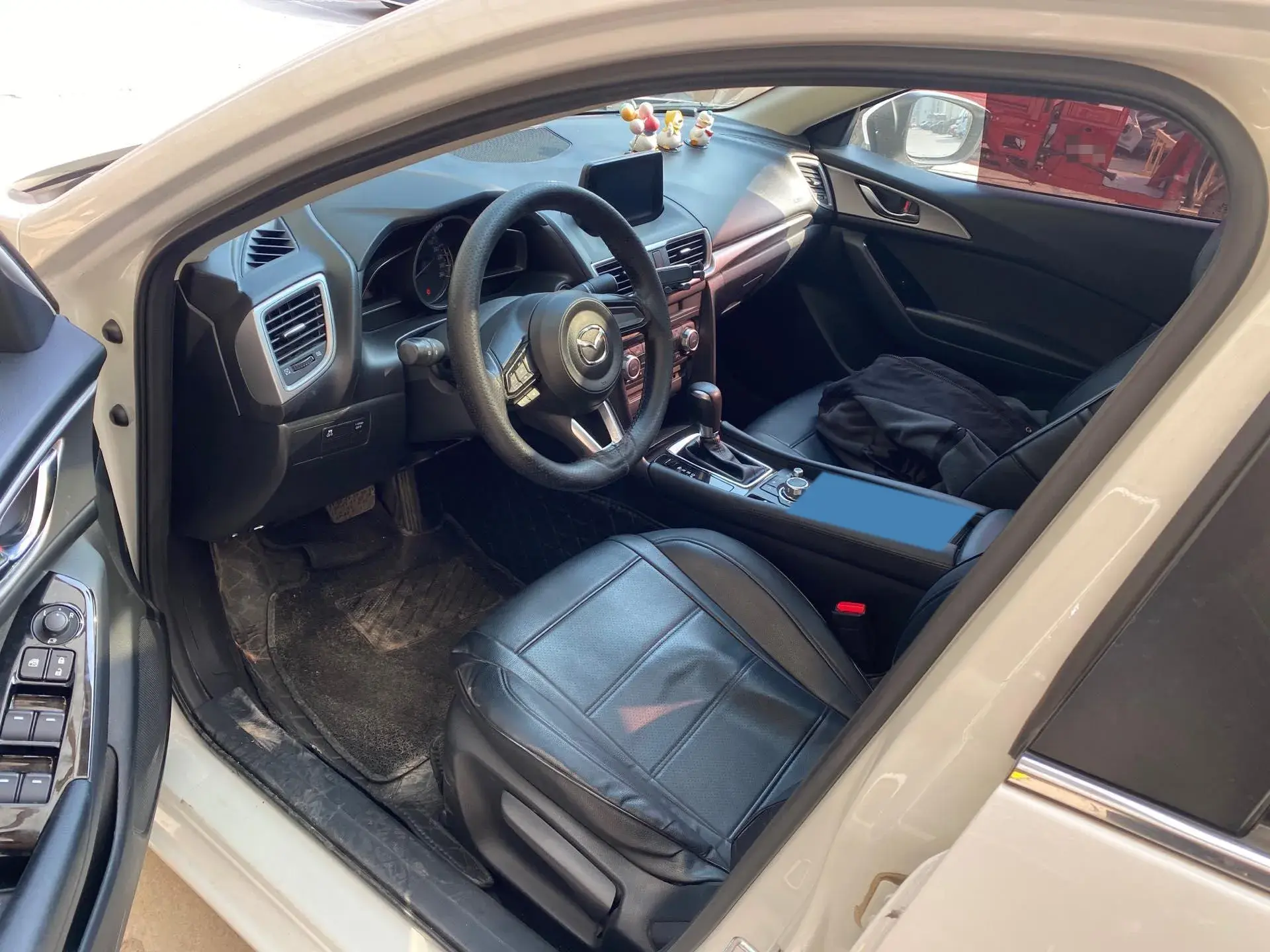 2017 MAZDA 3 thumbnail 4