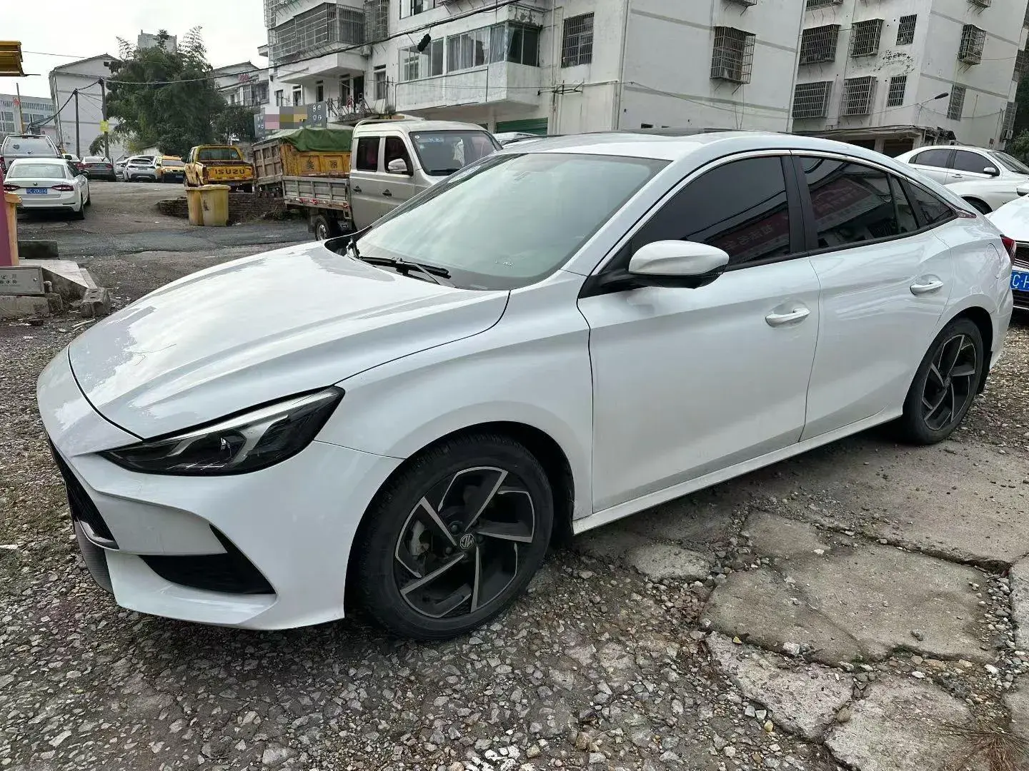 2021 MG 5 view 1