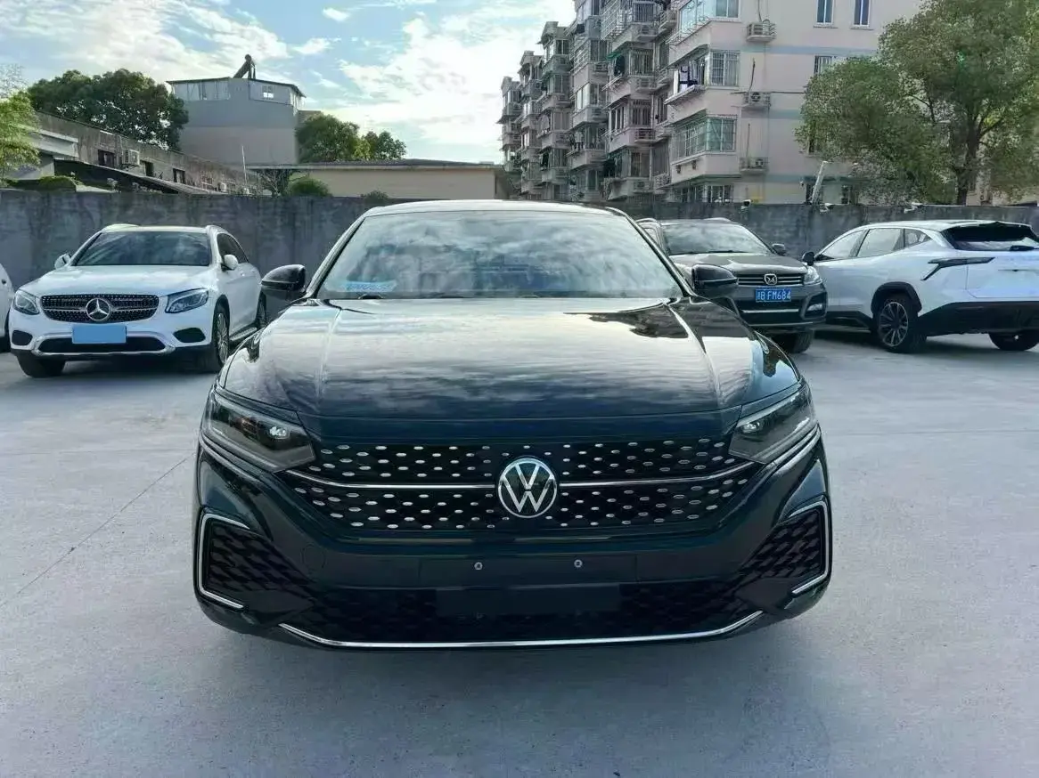 2022 VOLKSWAGEN PASSAT thumbnail 2