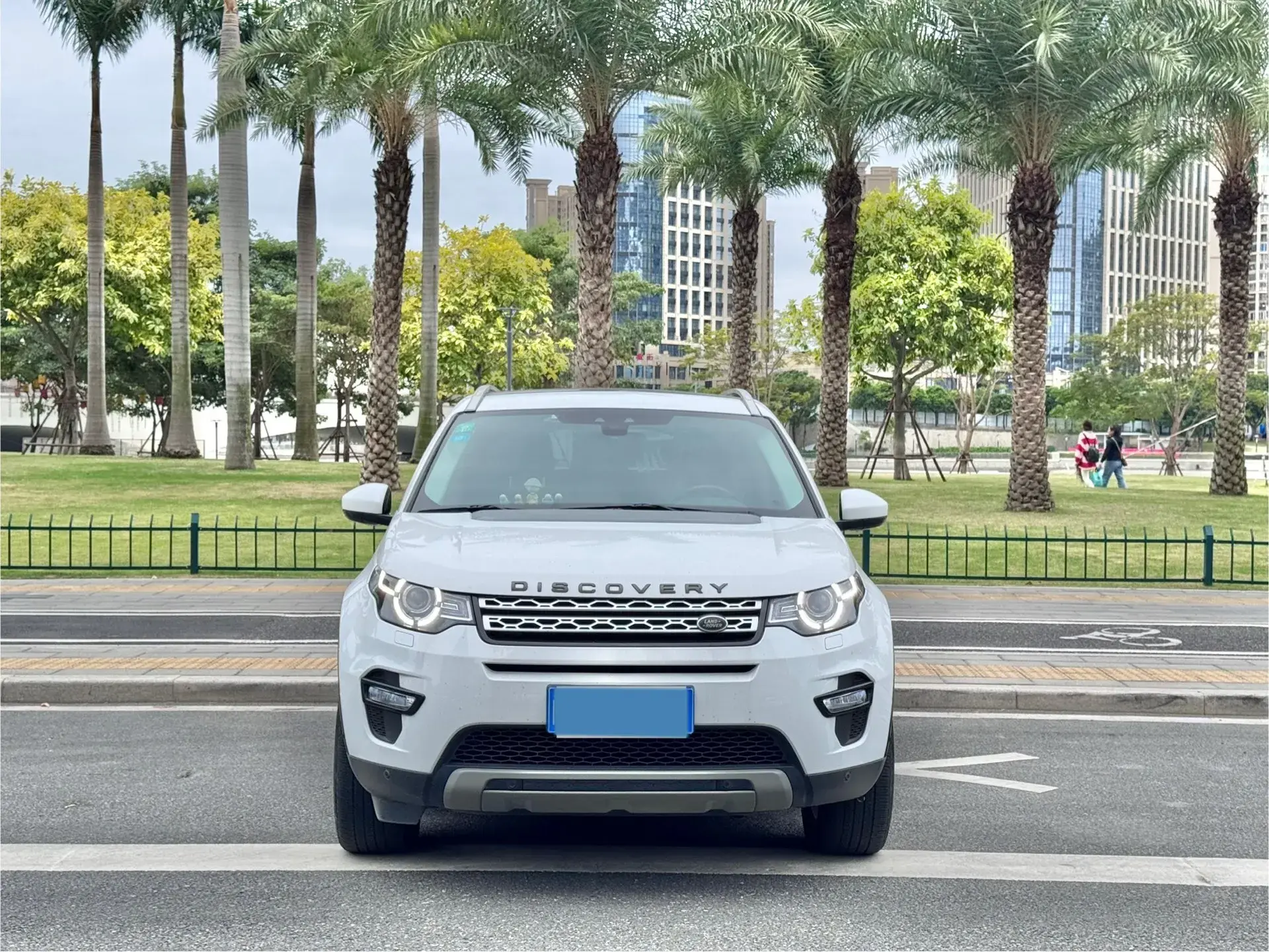 2018 LAND ROVER thumbnail 2