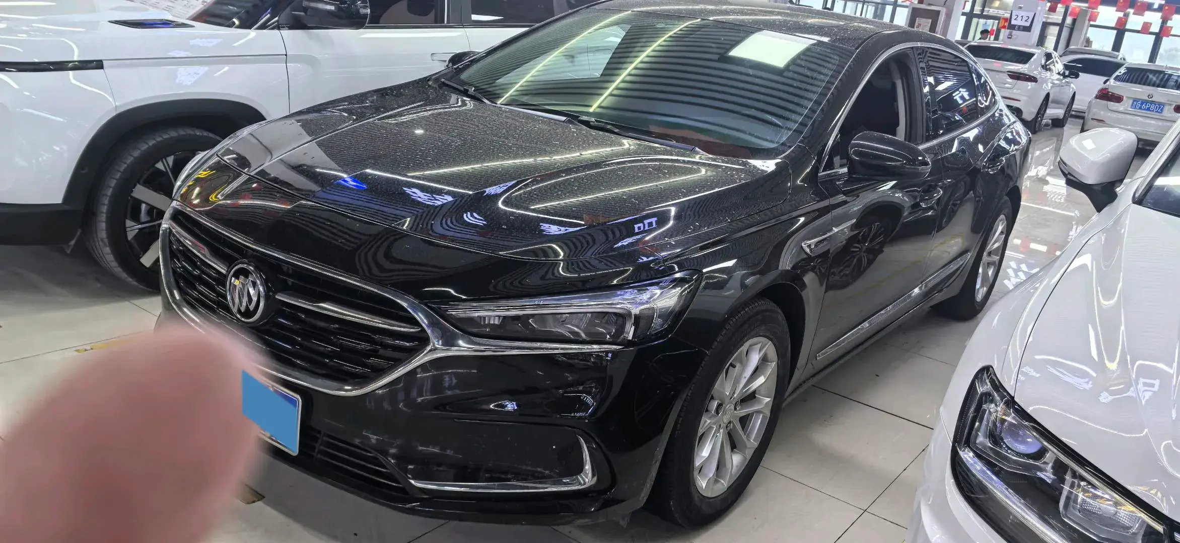 2022 BUICK LARCOSSE view 1