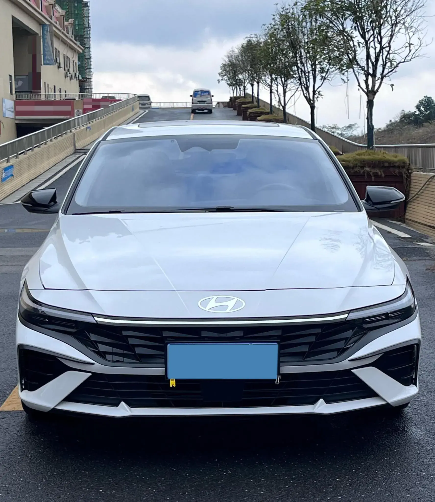 2022 HYUNDAI ELANTRA thumbnail 3
