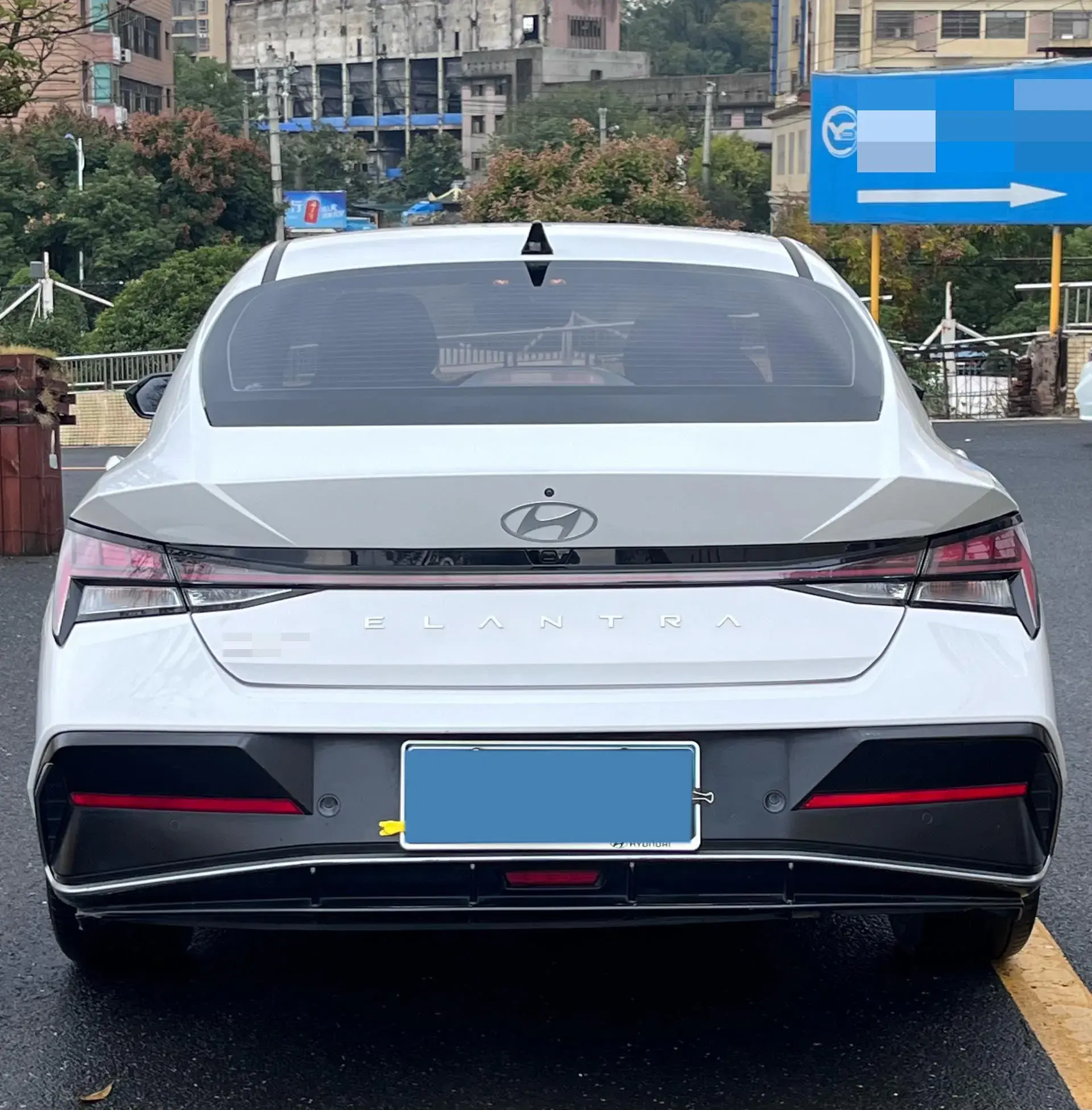 2022 HYUNDAI ELANTRA thumbnail 4