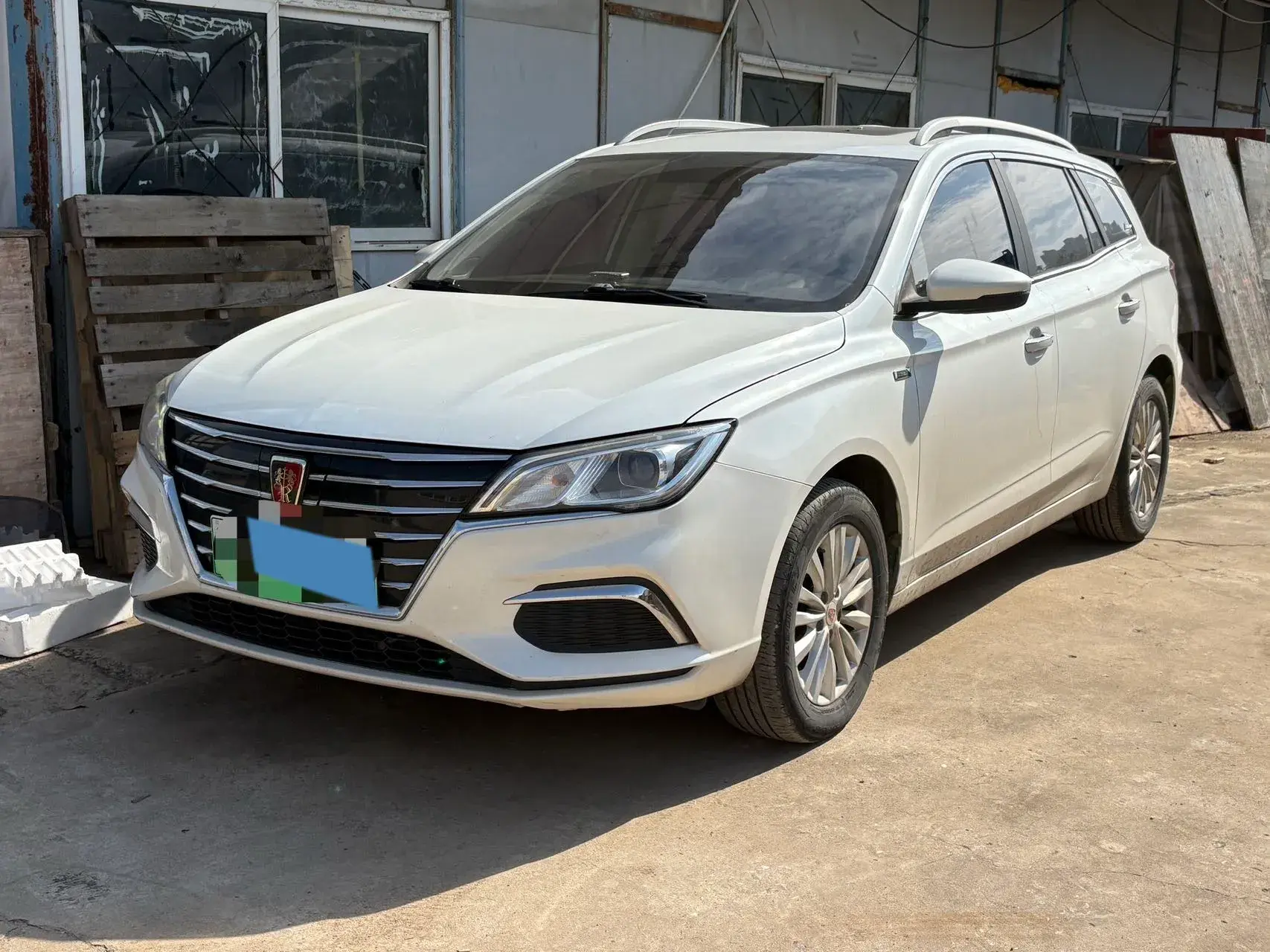 2018 ROEWE EI5 view 1
