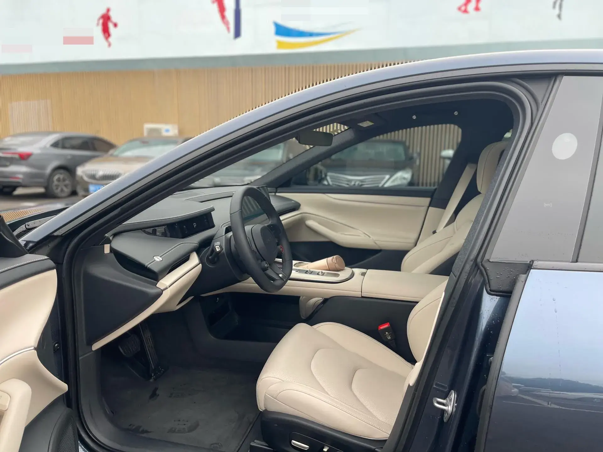 2024 MI SU7 thumbnail 4