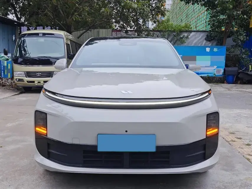 2024 LI L6 thumbnail 2