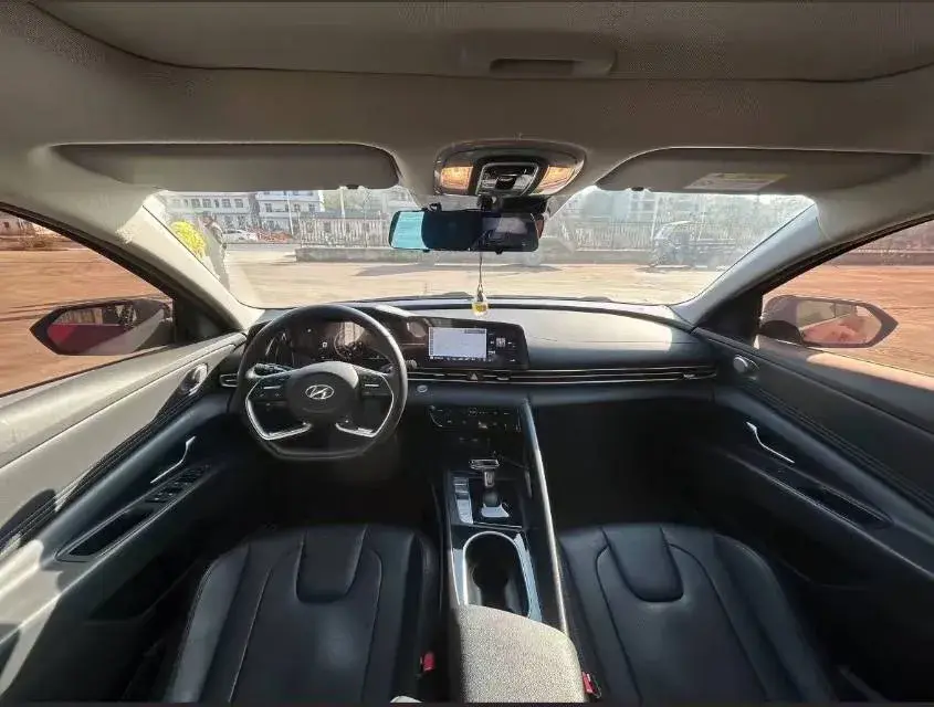 2021 HYUNDAI ELANTRA thumbnail 4