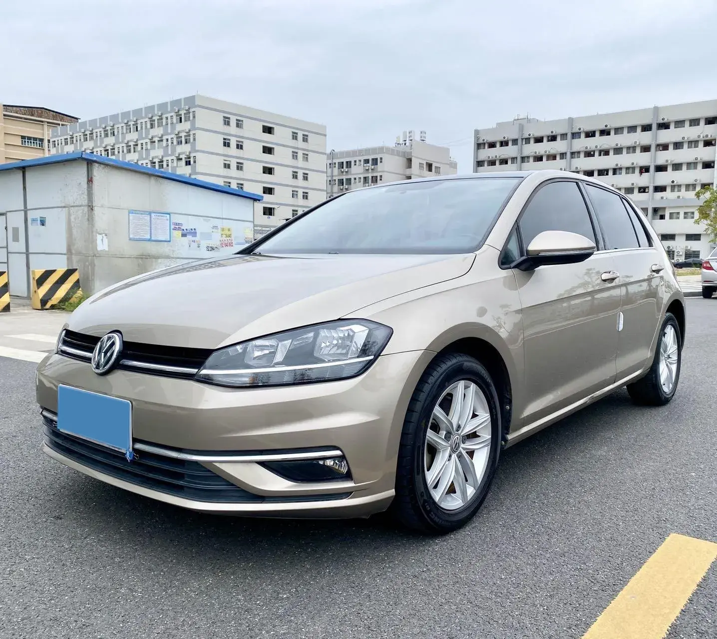 2018 VOLKSWAGEN GOLF view 1