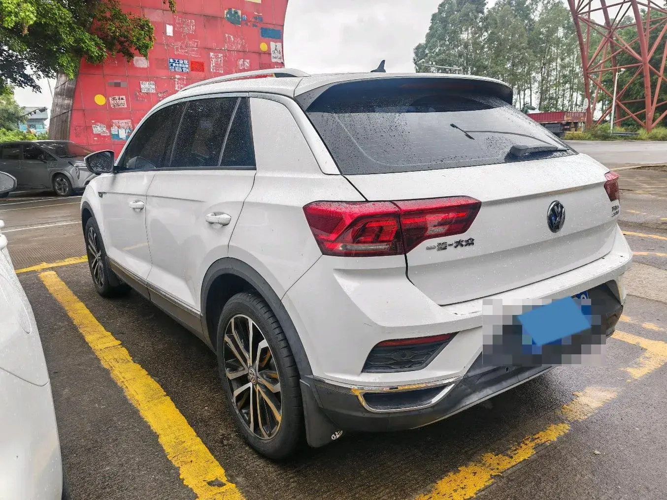 2018 VOLKSWAGEN T-ROC thumbnail 4