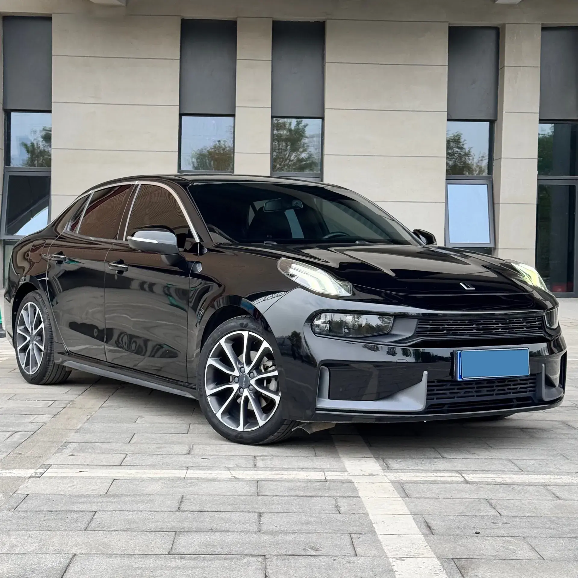 2019 LYNK&CO 03 thumbnail 3