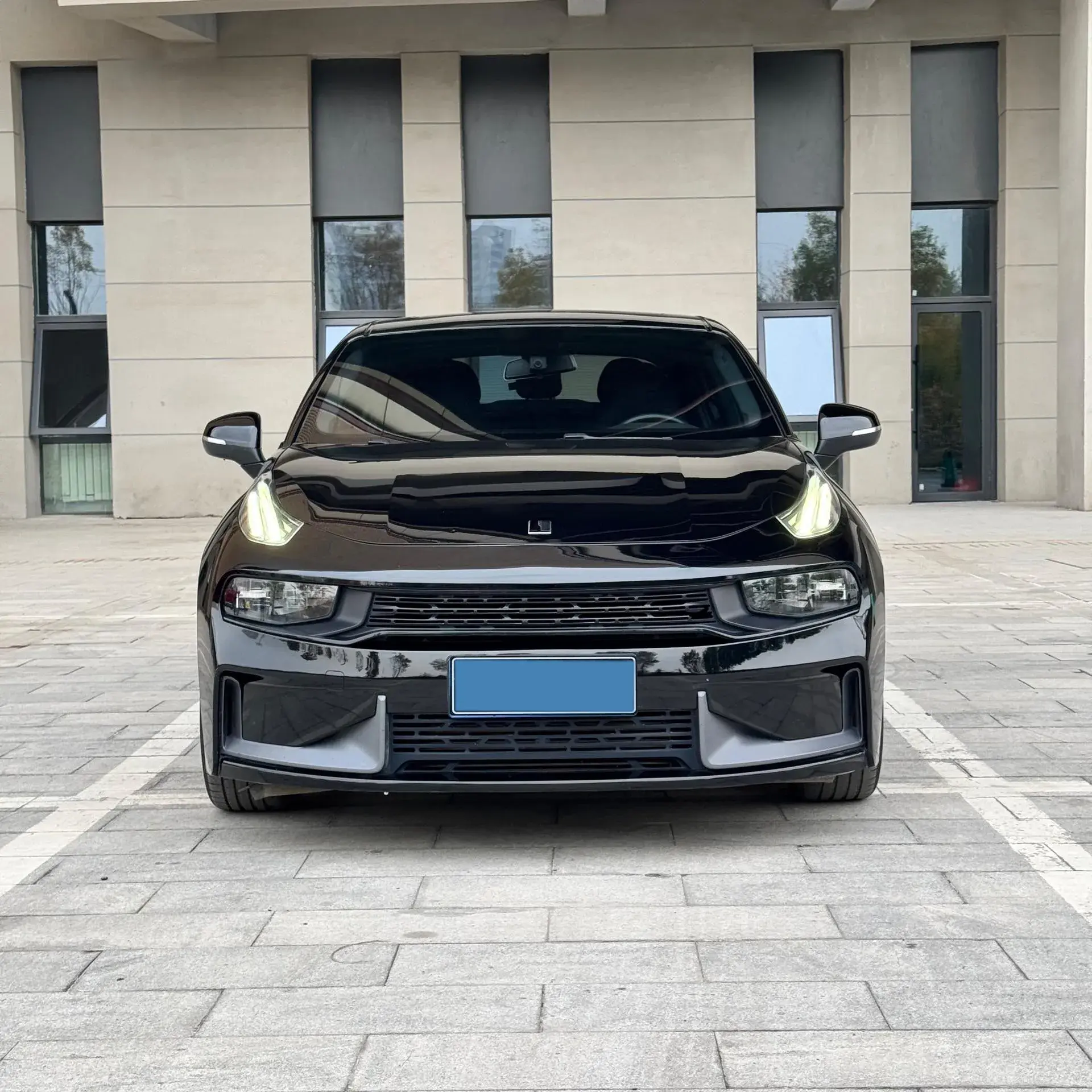 2019 LYNK&CO 03 thumbnail 2