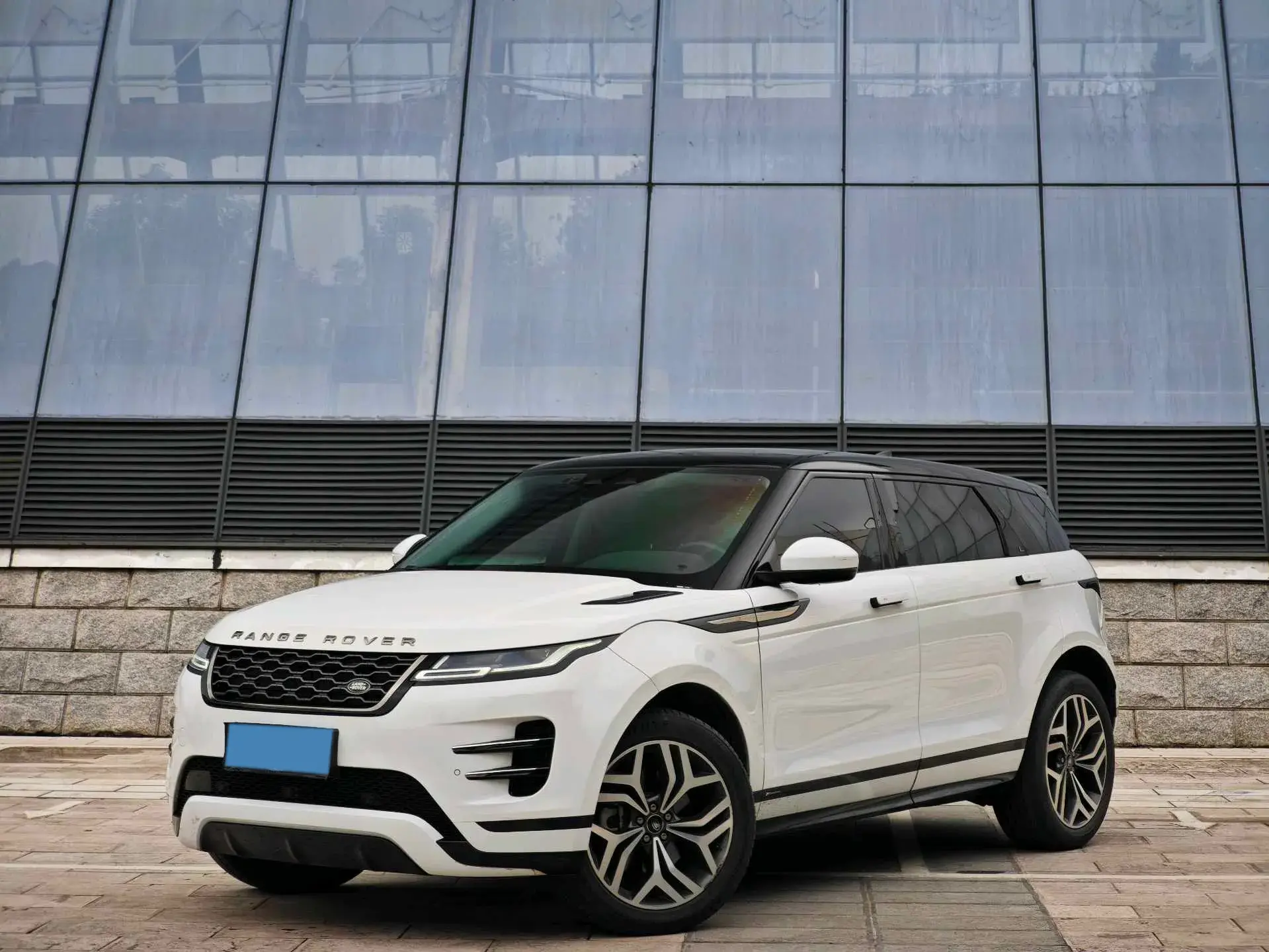 2021 LAND ROVER view 1