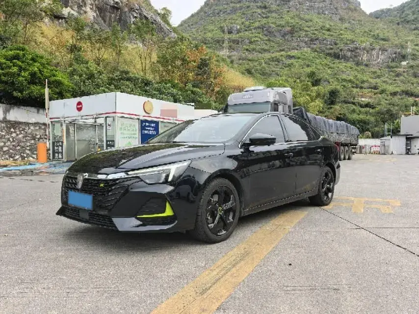 2020 ROEWE I6 view 1