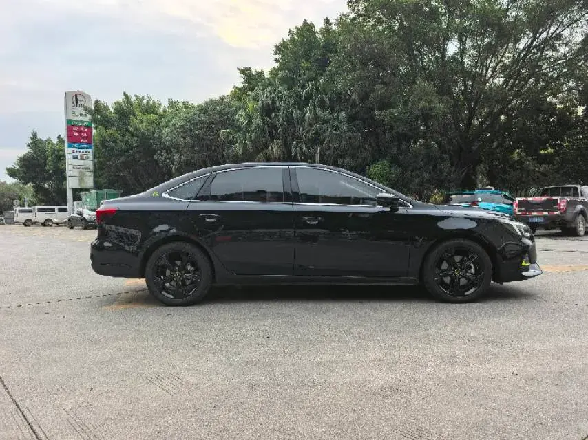 2020 ROEWE I6 thumbnail 4