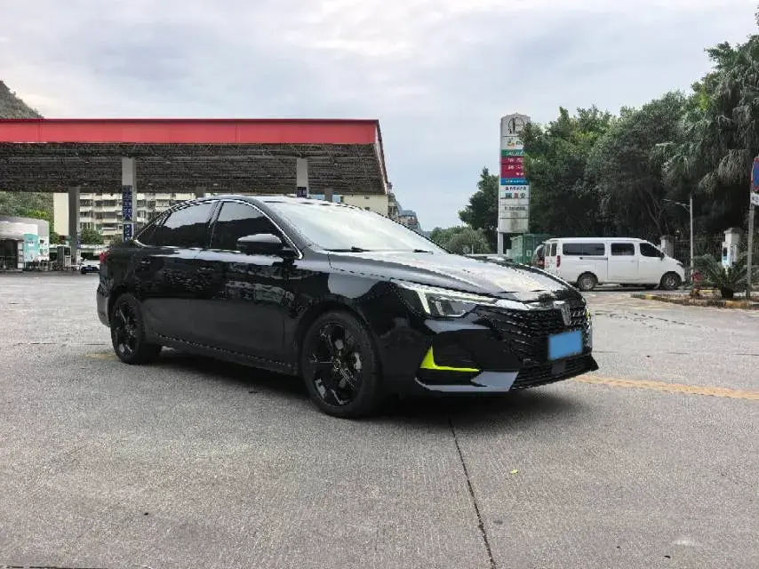 2020 ROEWE I6 thumbnail 3