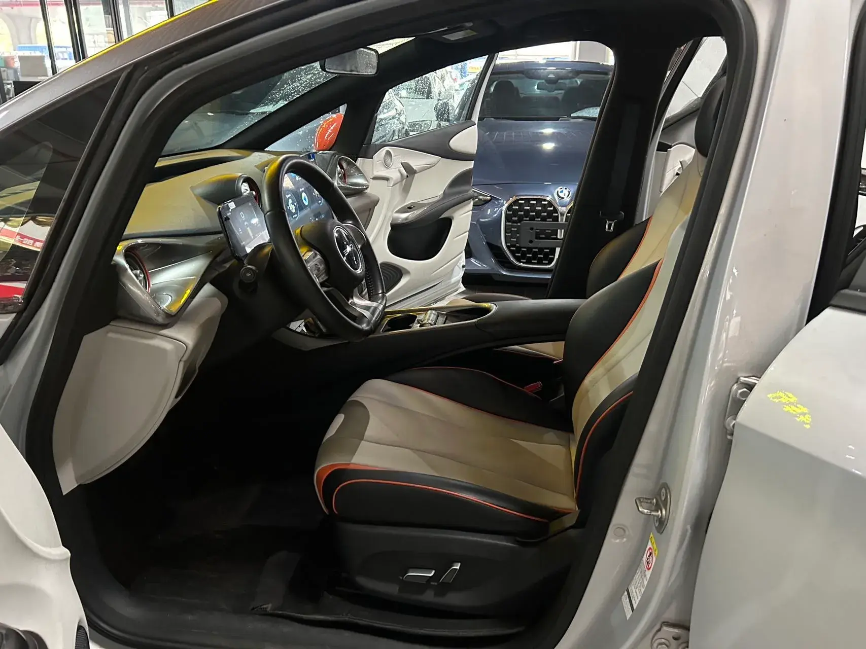 2023 BYD DOLPHIN thumbnail 4