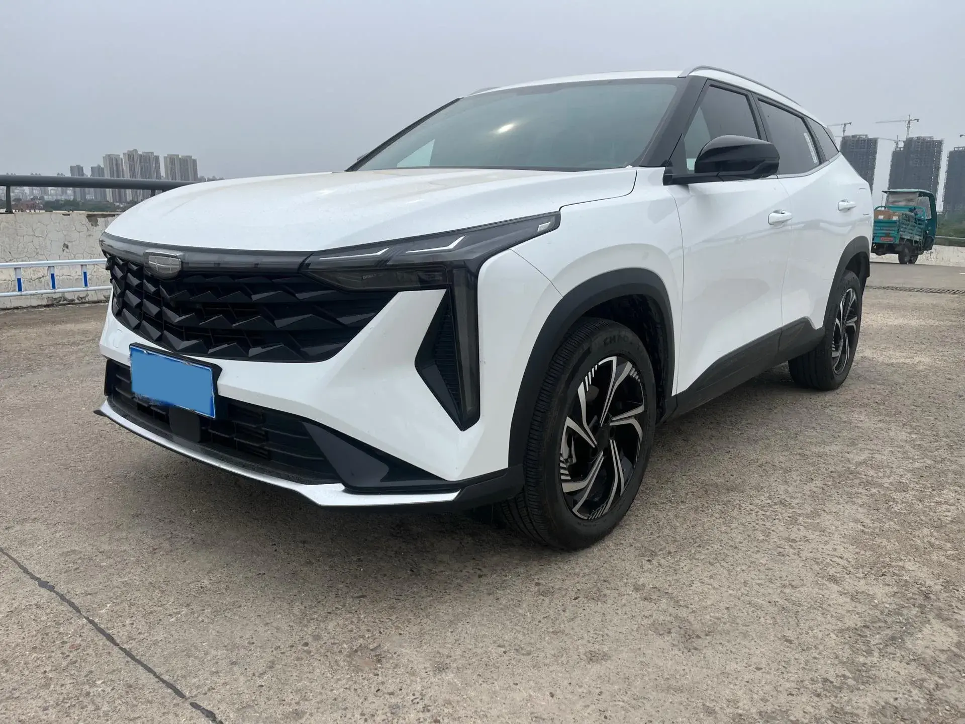 2023 GEELY AZKARRA view 1