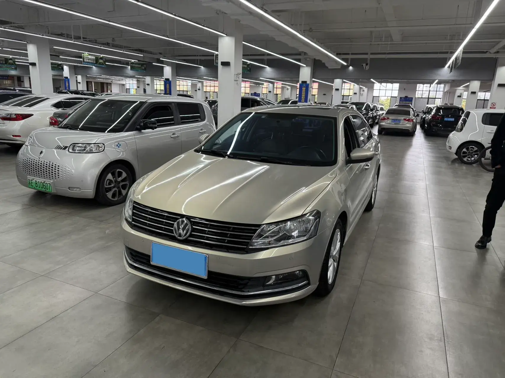 2017 VOLKSWAGEN LAVIDA view 1