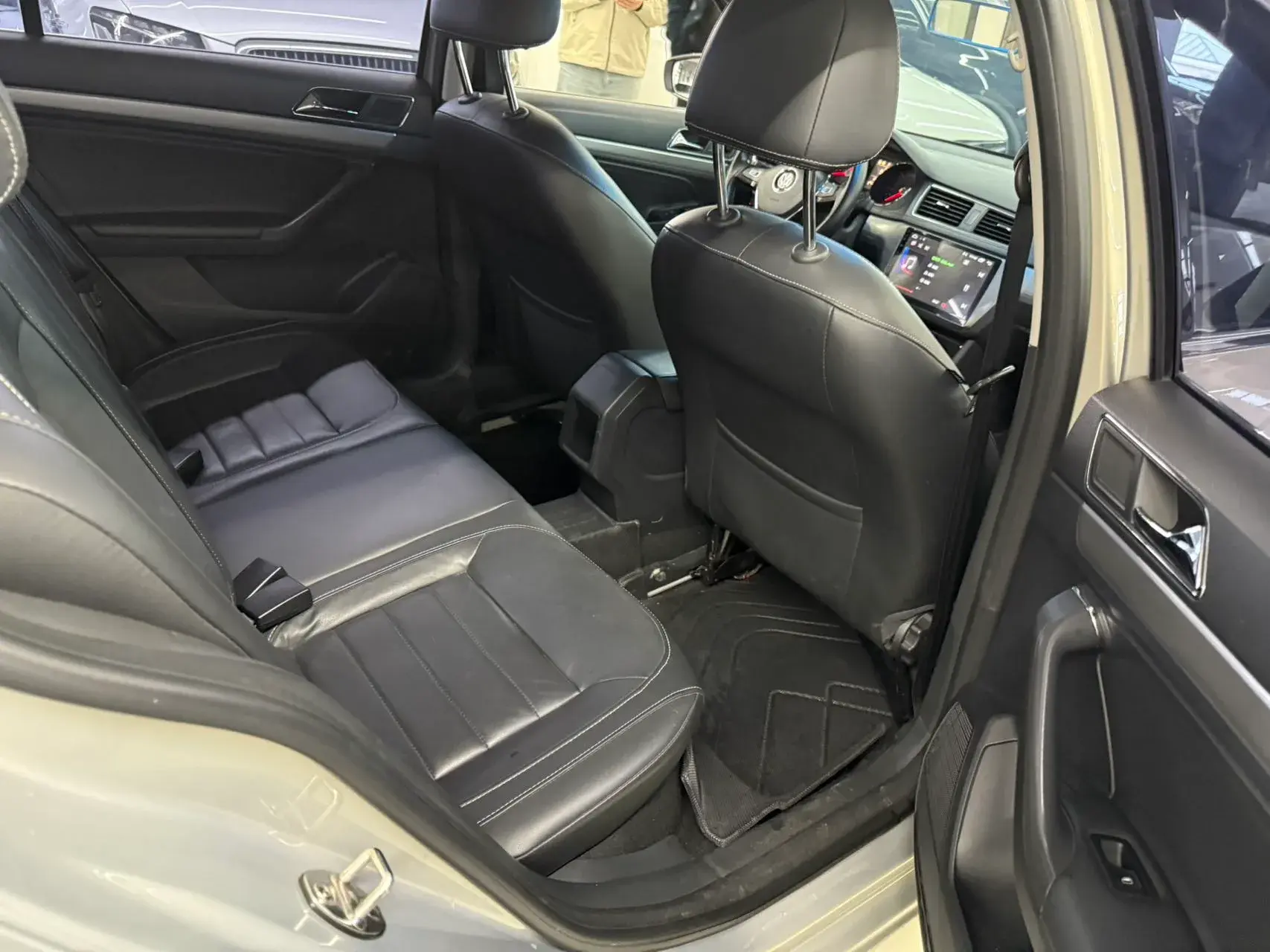 2017 VOLKSWAGEN LAVIDA thumbnail 4