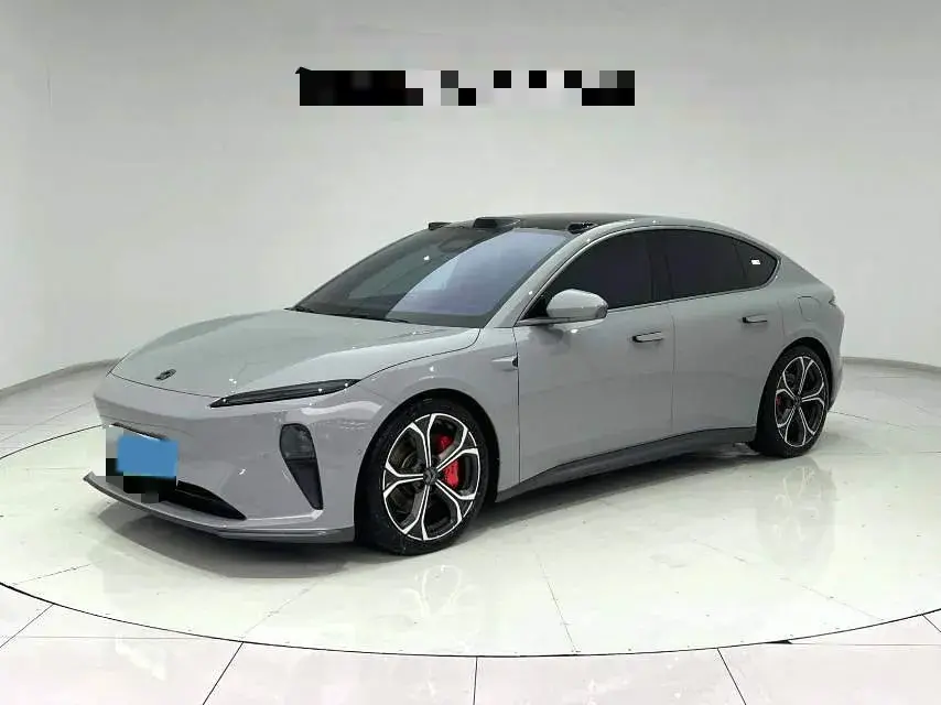 2022 NIO ET5 view 1