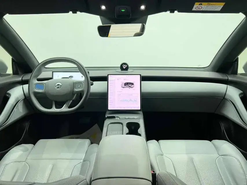 2022 NIO ET5 thumbnail 3
