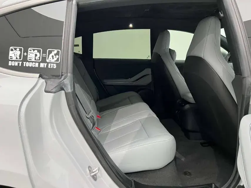 2022 NIO ET5 thumbnail 2