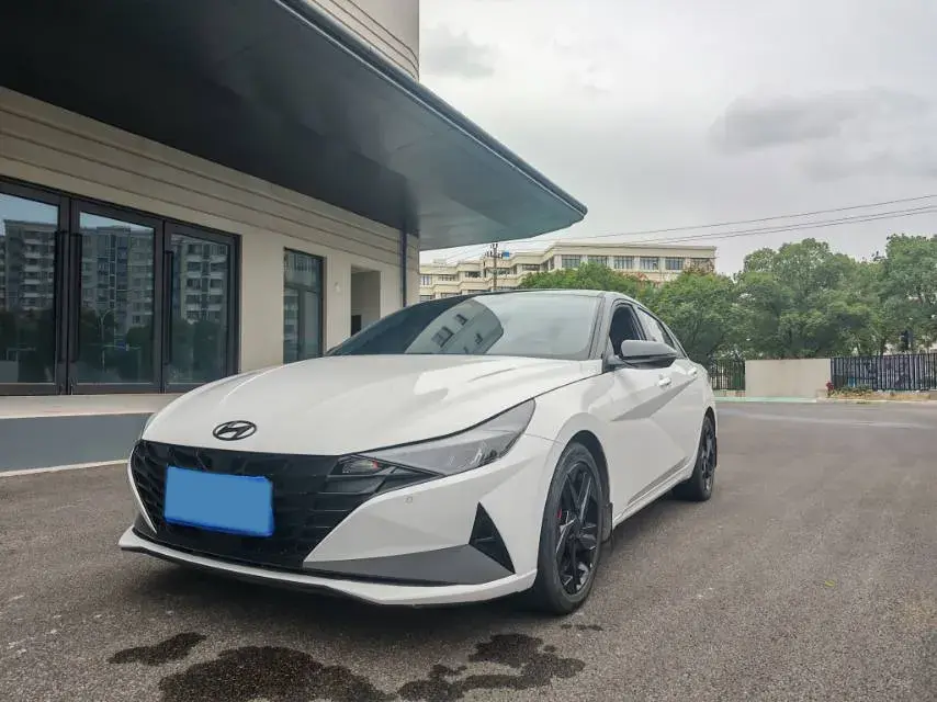2022 HYUNDAI ELANTRA view 1