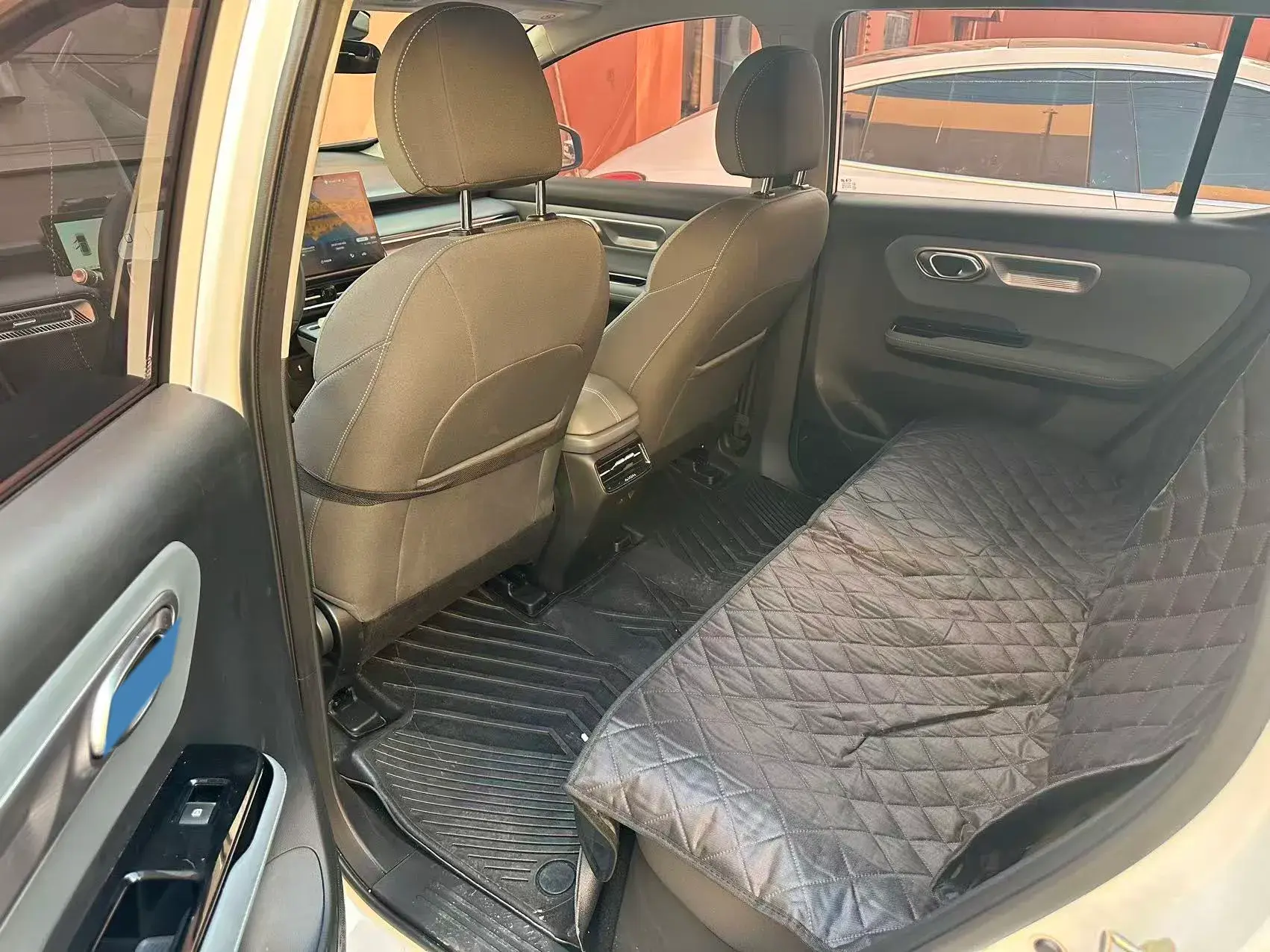 2023 AION Y thumbnail 4