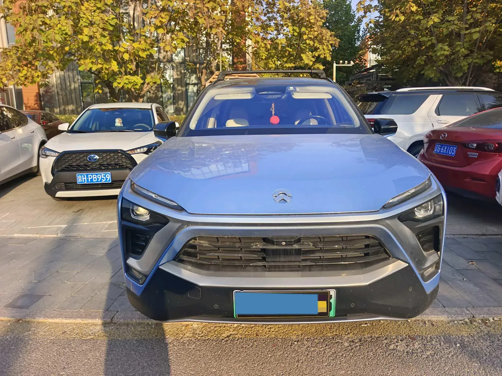 2018 NIO ES8 thumbnail 2