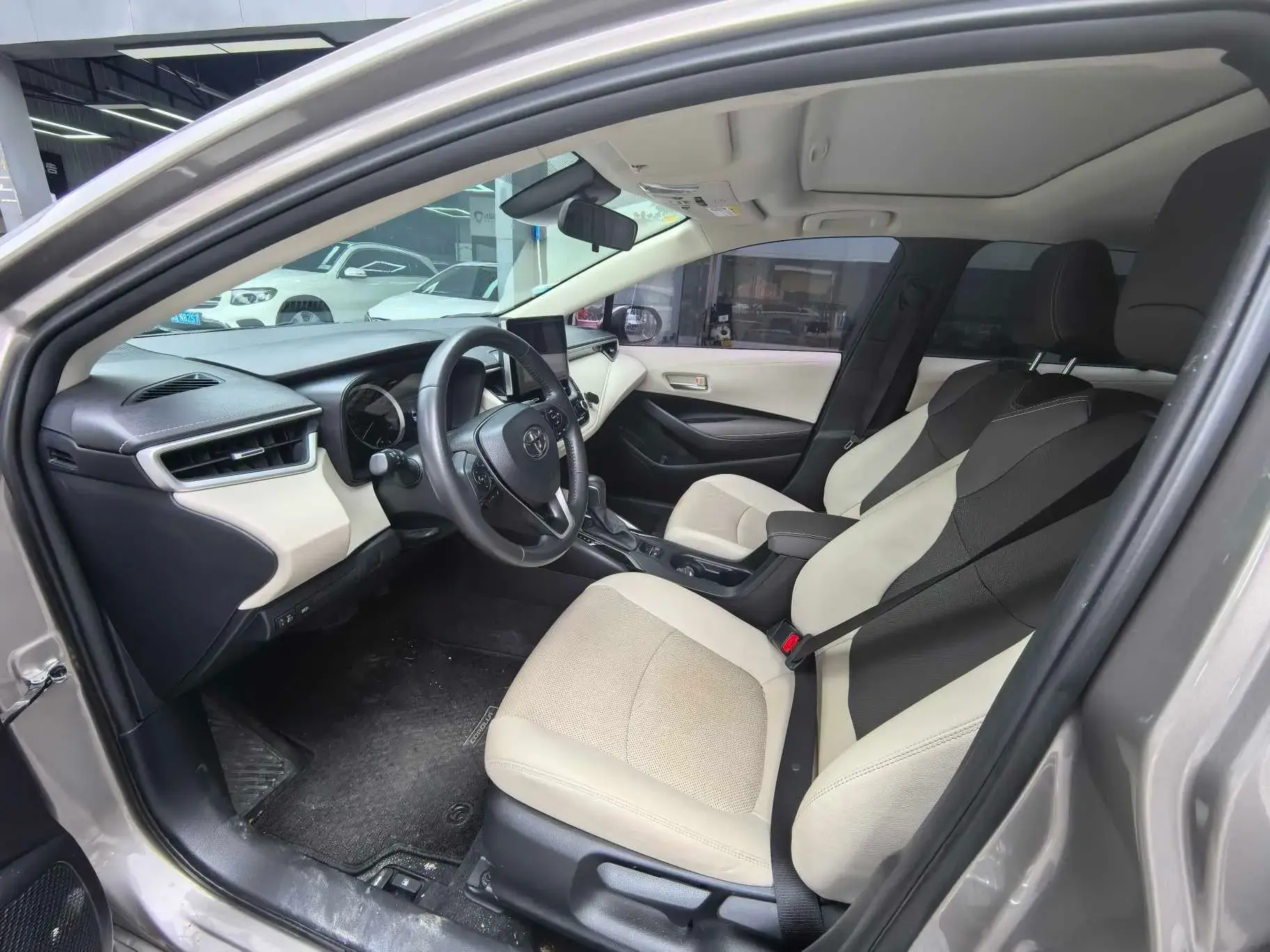 2021 TOYOTA COROLLA thumbnail 4