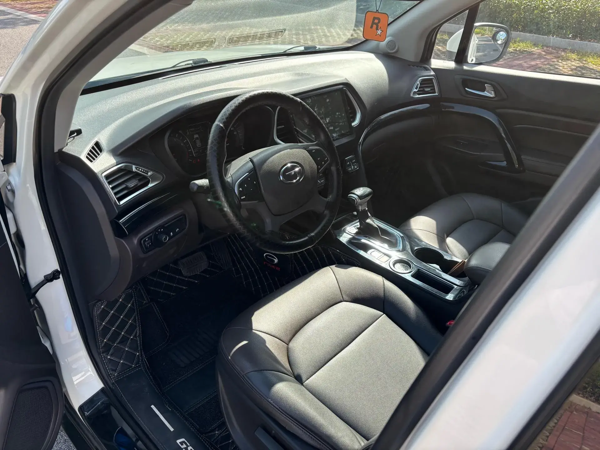 2017 GAC TRUMPCHI thumbnail 4