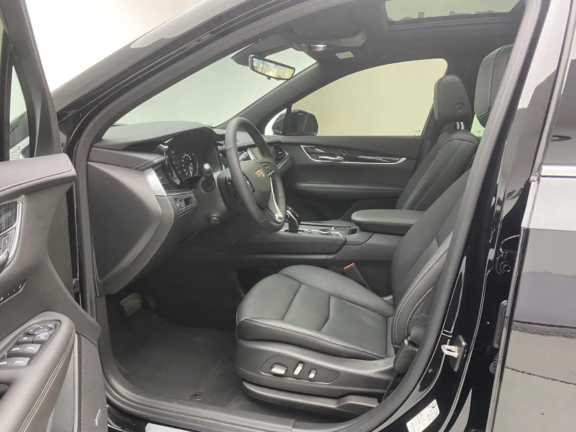 2022 CADILLAC XT6 thumbnail 4