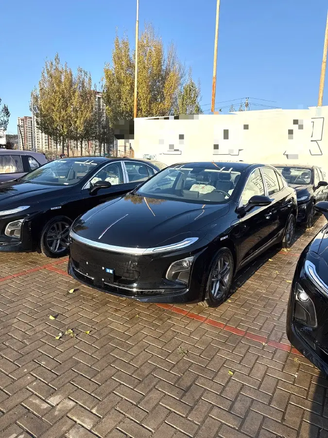 2025 HongQi E-QM5 BEV